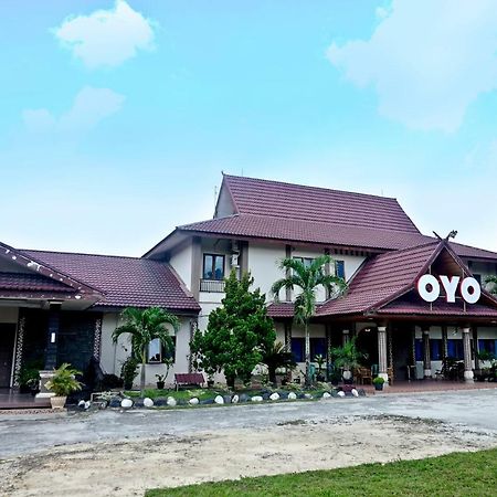 Oyo 627 Tirta Kencana Syariah Hotel Pekanbaru Exterior photo