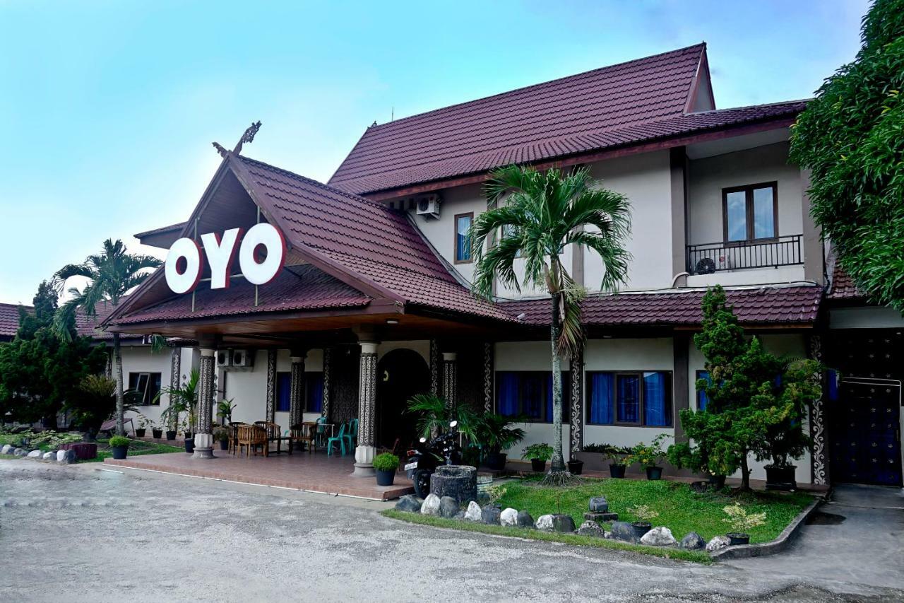 Oyo 627 Tirta Kencana Syariah Hotel Pekanbaru Exterior photo