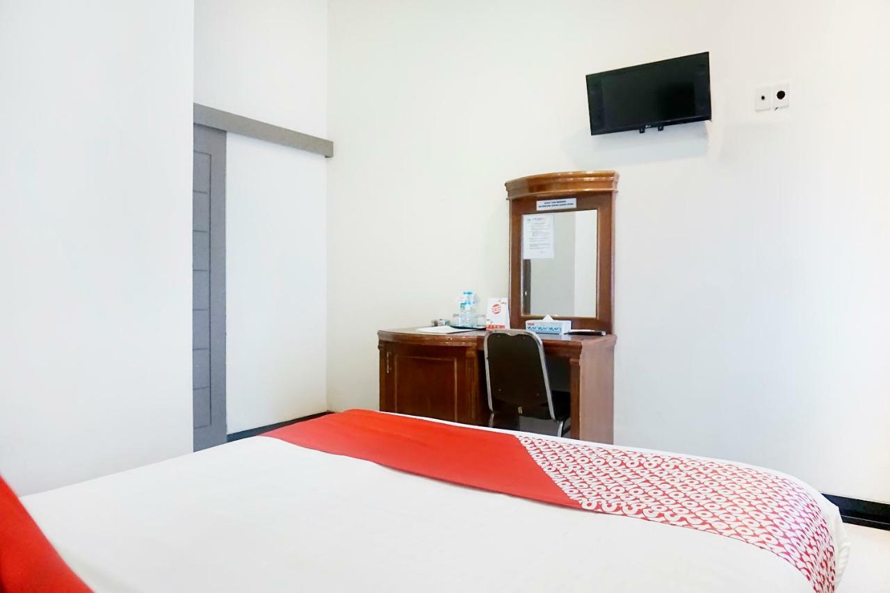 Oyo 627 Tirta Kencana Syariah Hotel Pekanbaru Exterior photo