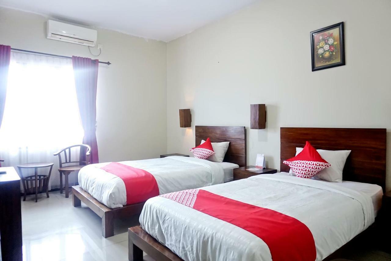 Oyo 627 Tirta Kencana Syariah Hotel Pekanbaru Exterior photo